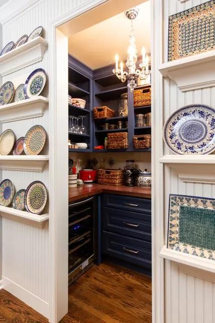 Home bars & cabinetry, photograph 6