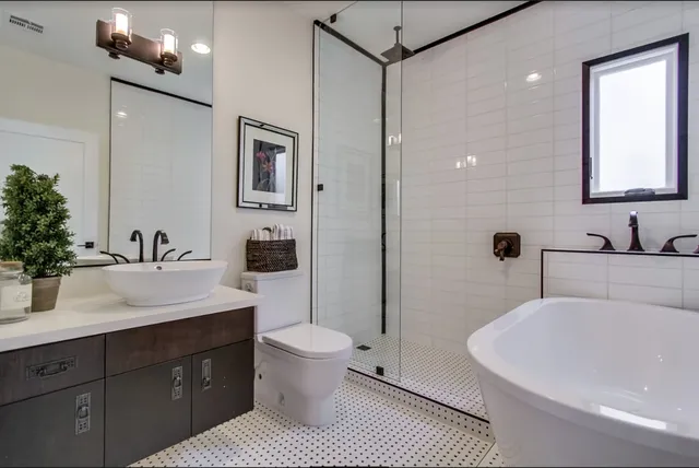 Bathroom remodeling, photograph 7