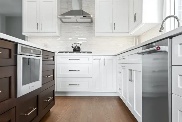 Kitchen remodeling, photograph 24