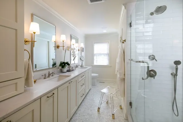 Bathroom remodeling, photograph 14