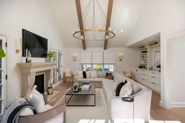 Residential interiors, photograph 10