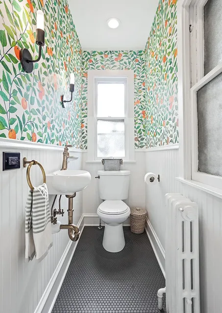 Bathroom remodeling, photograph 17