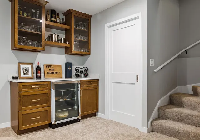 Home bars & cabinetry, photograph 4