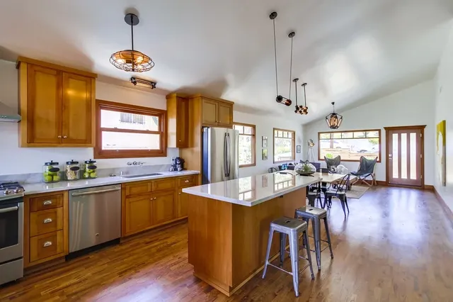 Kitchen remodeling, photograph 15