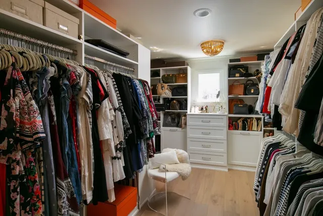 Residential interiors, photograph 11