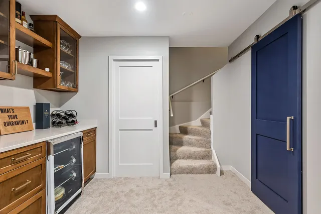Home bars & cabinetry, photograph 5