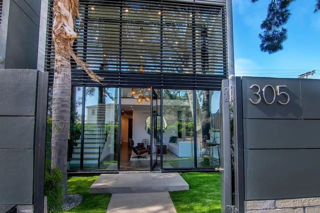 Exterior & poolside living, photograph 9