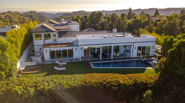 Exterior & poolside living, photograph 19