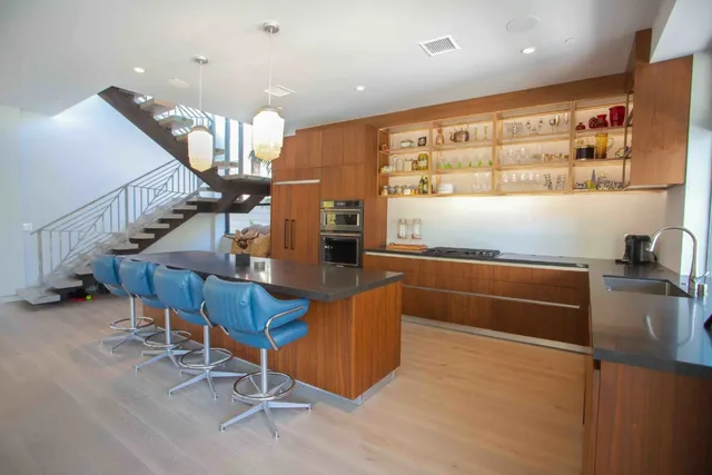 Home bars & cabinetry, photograph 1